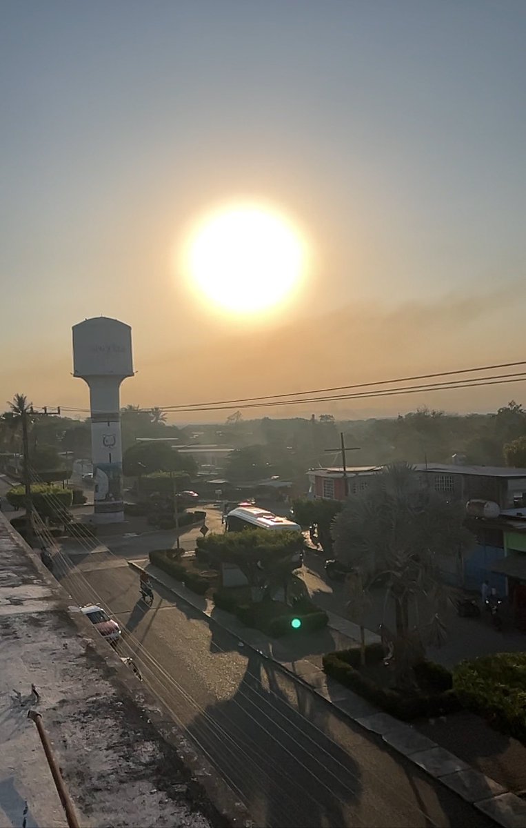 SoyFernandoCano's tweet photo. Así cae la tarde en nuestra Cuenca del Papaloapan, Tres Valles, Ver. https://t.co/noLnDYUnIK