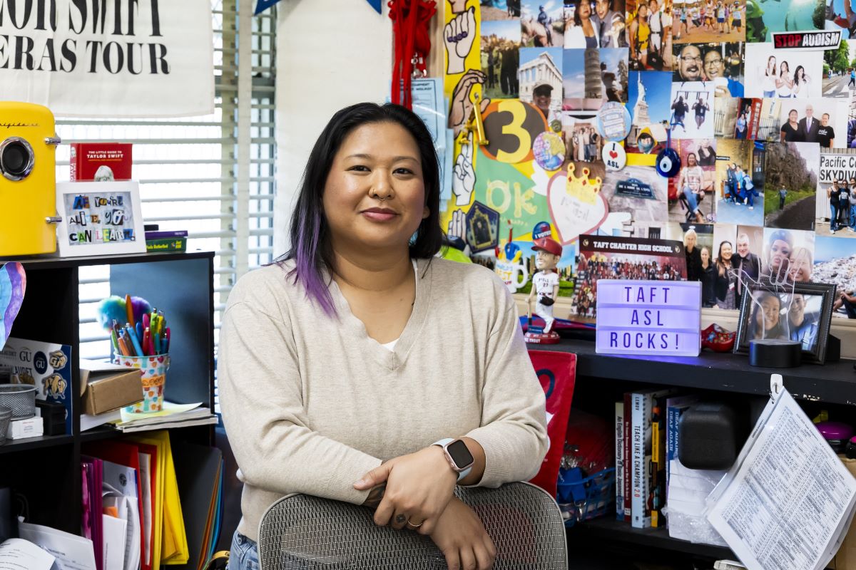 The CSU (@calstate) on Twitter photo Meet Arby Jean Wolkov, 2025 California Teacher of the Year! 🎉 She teaches ASL at <a href="/TaftCharter/">Taft Charter High</a> and leads the World Language Dept: calstate.edu/csu-system/new…
A <a href="/csunorthridge/">Cal State Northridge</a> alum with three degrees and a teaching credential, she's redefining language education. #TeachWithCSU 🍎 Meet Arby Jean Wolkov, 2025 California Teacher of the Year! 🎉 She teaches ASL at <a href="/TaftCharter/">Taft Charter High</a> and leads the World Language Dept: calstate.edu/csu-system/new…
A <a href="/csunorthridge/">Cal State Northridge</a> alum with three degrees and a teaching credential, she's redefining language education. #TeachWithCSU 🍎