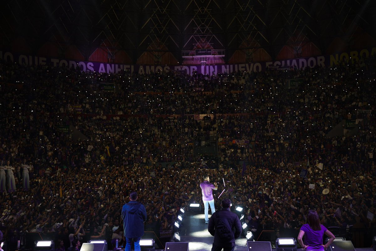 ¡QUÉ VIVA ECUADOR! 🇪🇨
Lo que vivimos en el Coliseo Rumiñahui fue más que un evento: fue la fuerza de un país que defiende lo que ha empezado a construir. Pichincha habló fuerte: no vamos a volver al pasado de miedo, corrupción y sometimiento.

Tampoco caeremos en la falsa paz que