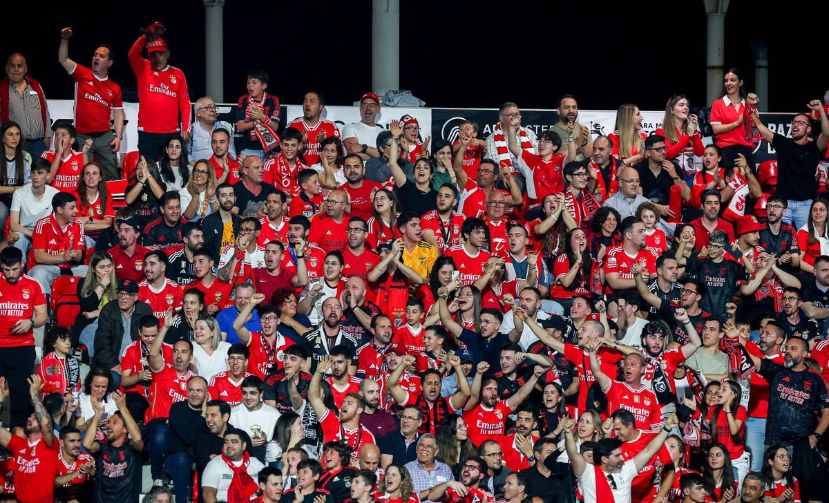 SLBenfica's tweet photo. ❤️🔥 Em Barcelos e #SejaOndeFor! Obrigado pelo apoio, 𝐁𝐞𝐧𝐟𝐢𝐪𝐮𝐢𝐬𝐭𝐚𝐬 🔴⚪
#FCTSLB • #TaçadePortugal https://t.co/zx3fWhT1vR