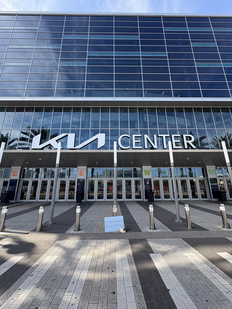 OMagicGuru's tweet photo. @OrlandoMagic Thank you Paul Porter 💐
#ReadTheSign
@OrlandoMagic @Magic_PR https://t.co/iuIN6Tfqa4