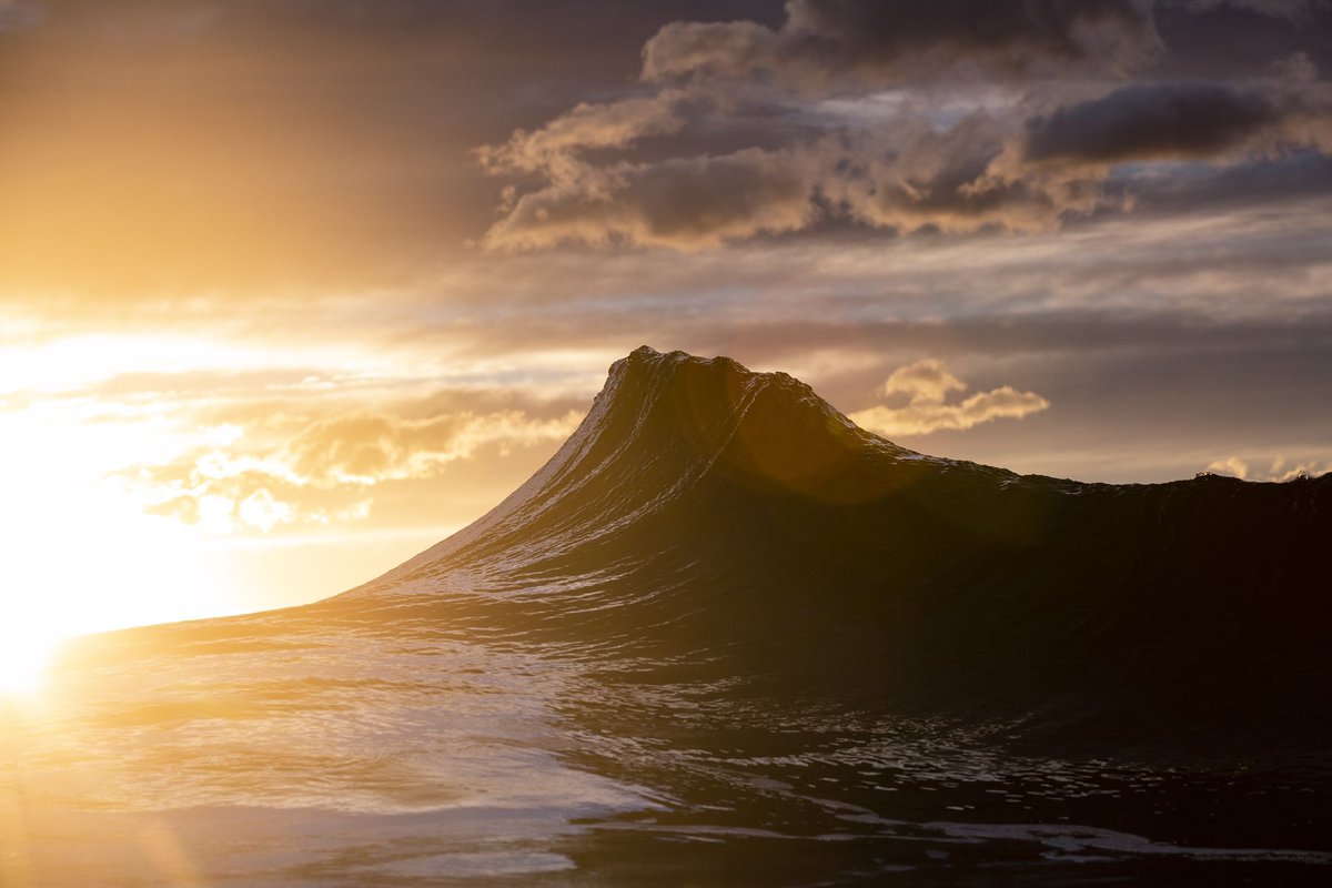 Sunrise over a liquid mountain 🔥