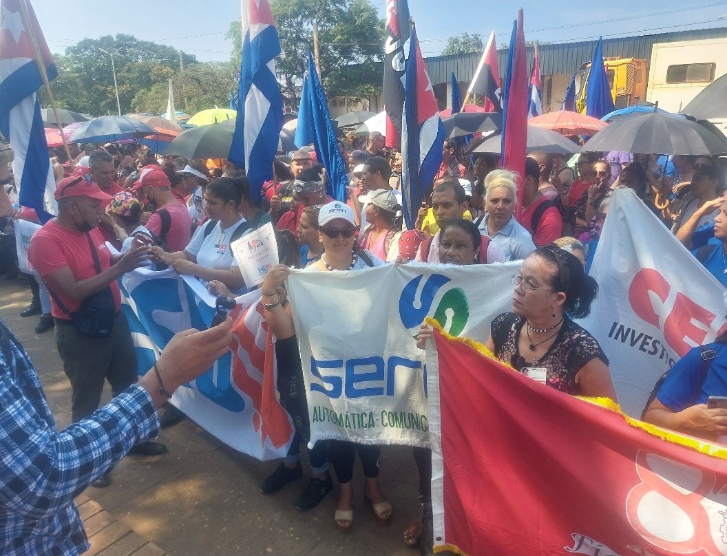 💯🇨🇺Una vez más Serconi se une a la celebración de la Plenaria por el #1roDeMayo, demostrando al mundo que esta fecha nos une, y el trabajo nos dignifica.
🎯Servicios con excelencia, calidad y precisión 
¡Serconi Somos Todos: equipo y corazón!
<a href="/CubanitoMariano/">Cubanito Mariano</a>
<a href="/todos/">todos</a>