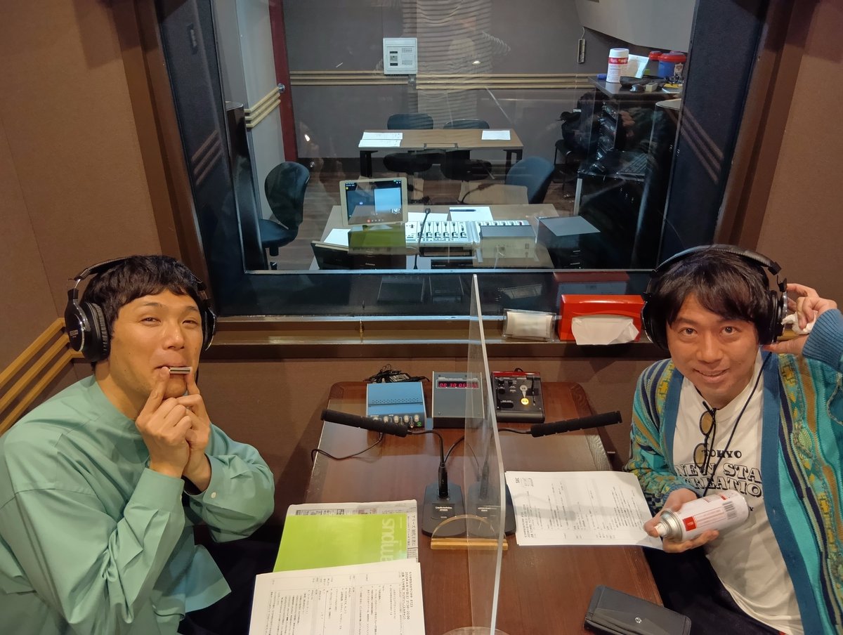 mouchu_sbc21's tweet image. 4月12日(土)よる9:30~
#もう中学生のおラジオ中 放送するよ📻
お相手は、ひと回り大きくなって?
ロサンゼルスから凱旋した #ヤジマリー。さんとお届けします!
#SBCラジオ
#もう中学生
#原田フニャオ
#スプレーは無シュー
