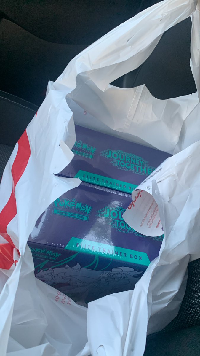 dbell_cards23's tweet photo. Haven’t seen ETBs out in the wild in months! https://t.co/xyxQYR0g6p