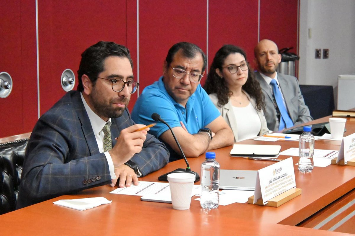 SENER_mx's tweet photo. En reunión con representantes de la @ONUDI_Mexico  y de la @UKinMexico, intercambiamos ideas y propuestas para la colaboración en proyectos de áreas prioritarias para la descarbonización industrial y la #EficienciaEnergética, desarrollaremos proyectos nacionales innovadores. https://t.co/fqSe8Hy4GC