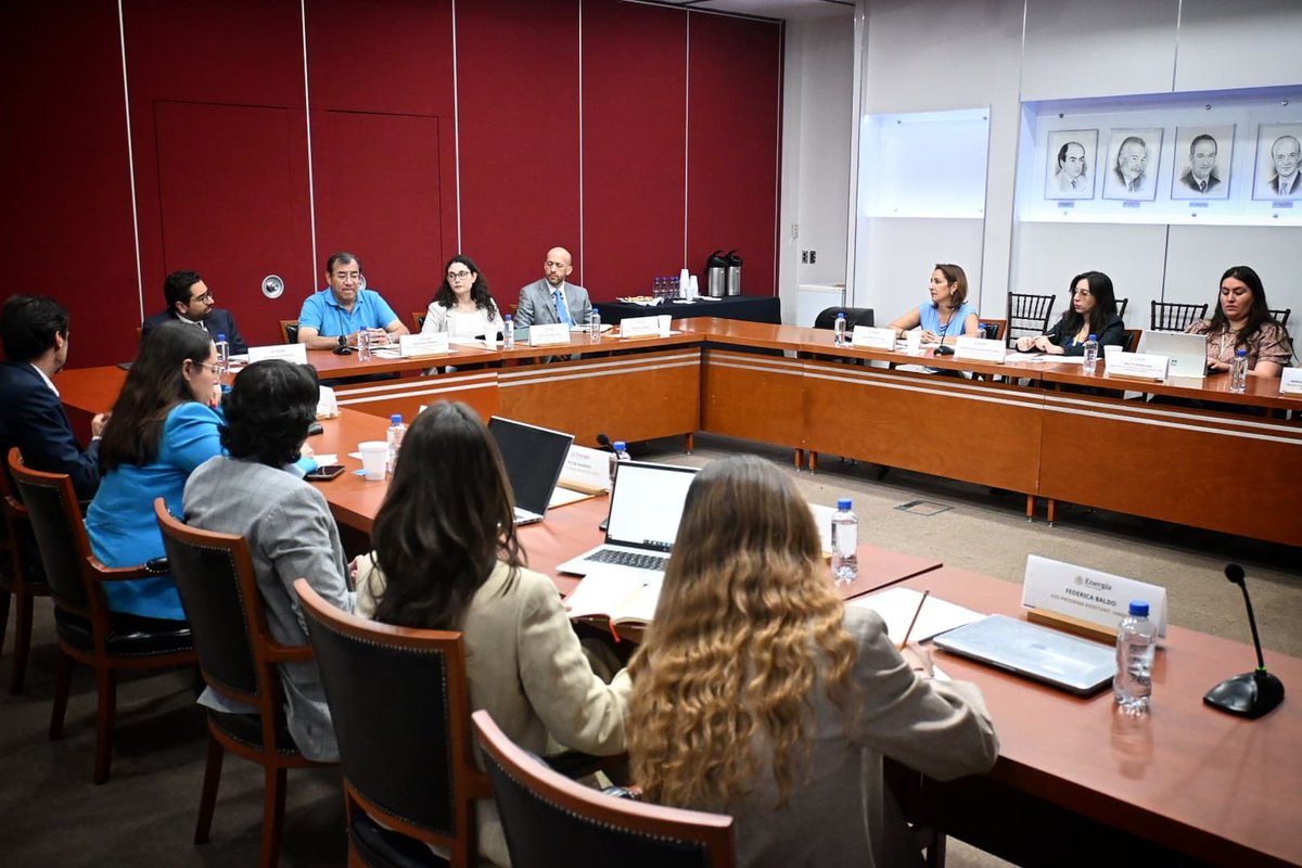 En reunión con representantes de la <a href="/ONUDI_Mexico/">ONUDI - Oficina Regional en México</a>  y de la <a href="/UKinMexico/">UK in Mexico🇬🇧🇲🇽</a>, intercambiamos ideas y propuestas para la colaboración en proyectos de áreas prioritarias para la descarbonización industrial y la #EficienciaEnergética, desarrollaremos proyectos nacionales innovadores.