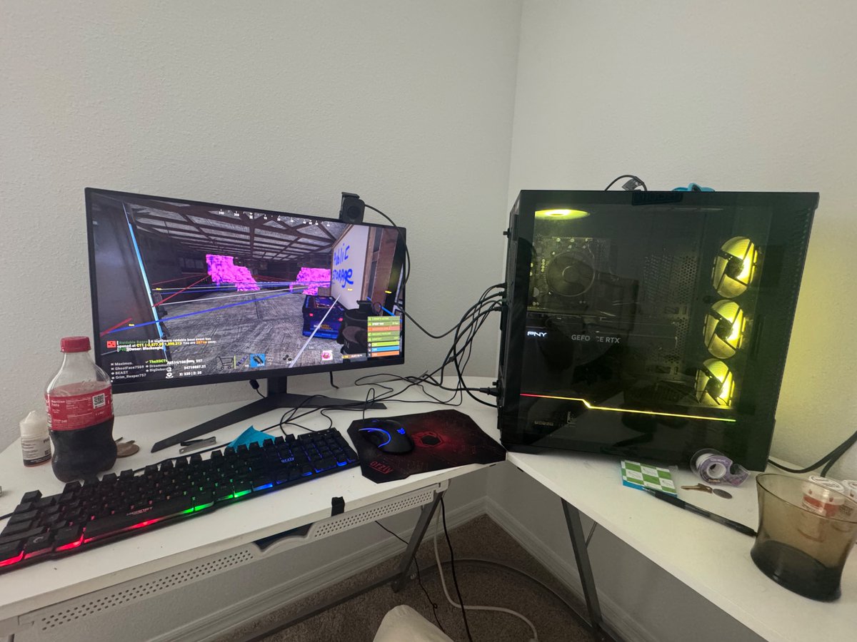 TheXGCTv1983's tweet photo. Looking for twitch moderators for hire. $5,000 a month to maintain the chat while I make content. https://t.co/qauauiERdt