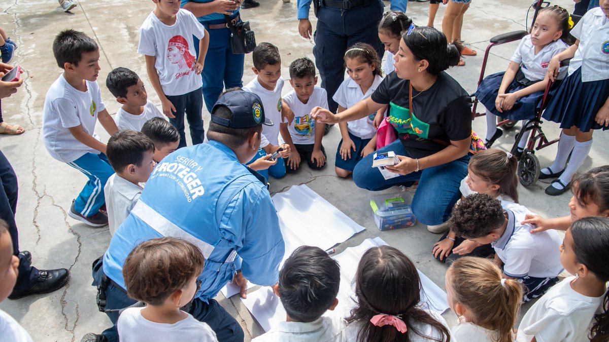 ASteiner's tweet photo. In Honduras, see how @UNDP &amp; @UN_Disarmament are working with young people to break the cycle of violence. 

Through sports, dialogue &amp; empowerment, the SALIENT initiative is turning toy guns into books, and fear into hope. 

https://t.co/GBO1Hklzi2 https://t.co/BZZMKwrA9M