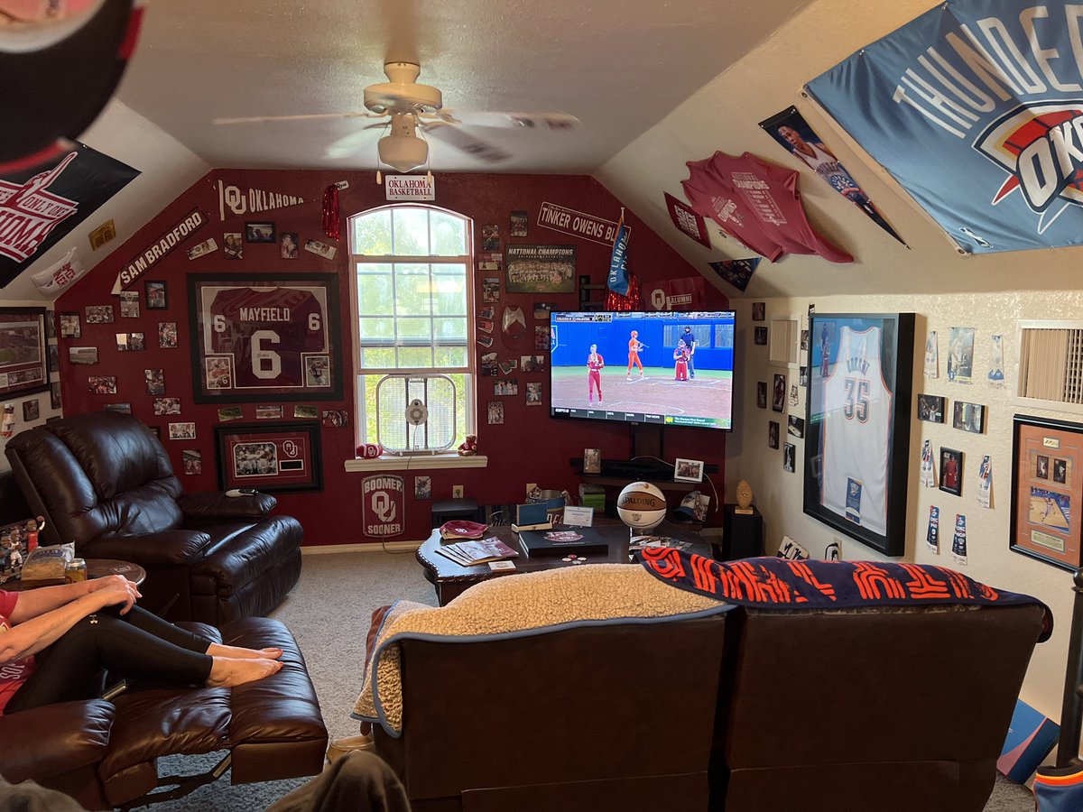 seibel_danny's tweet photo. @OUontheAir Deb and Dan in Maysville from the gameroom tonight. https://t.co/BCRnjGu3Ky