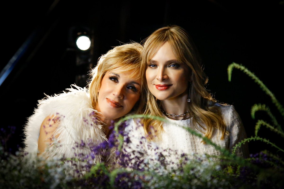 Por fin podéis escuchar esta delicia de canción #DesiertoFlorido , escrita por mi querida <a href="/nicolemusica/">Nicole</a> La conexión está ahí, la magia está ahí. Solo hay que dejarse llevar. Gracias querida amiga por invitarme a compartir tu talento. 
Te quiero!!! 
🎥✨❤️ youtu.be/ootB0RRa7VE