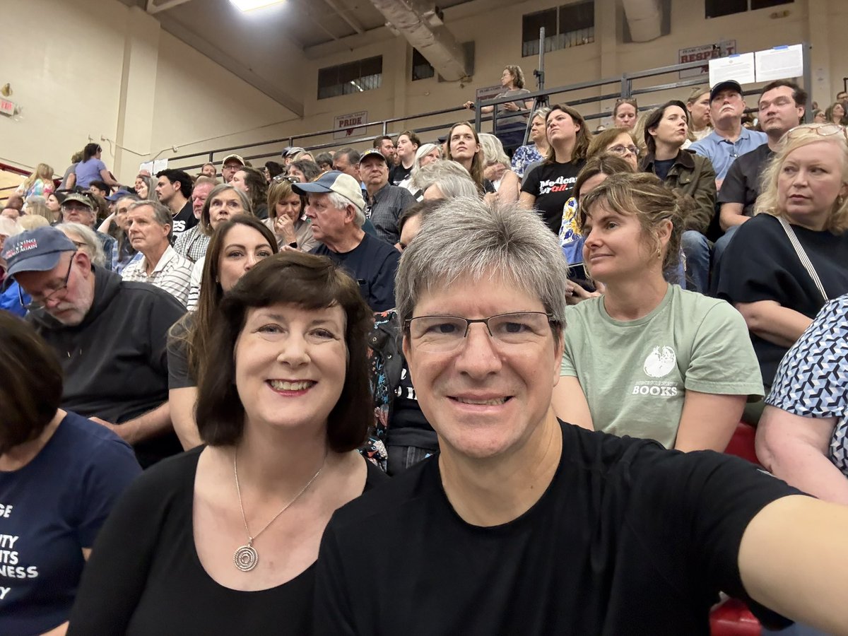 pattiminter4ky's tweet photo. So excited to meet my favorite senator last weekend at her Nashville Town Hall! Thank you @ewarren for inspiring so many people and for reminding us to keep up the fight. https://t.co/PDiSYoWIrq