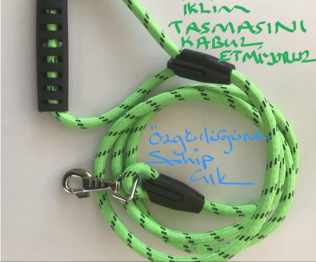 Semamarasli's tweet photo. Uyuyamayanlar burada mı? 
Siyonist tasmasını kabul etmiyoruz. 
#iklimtasmasınahayır 

Lütfen etiketin yanına bir kelime de olsa bir şey yazarak paylaşın. https://t.co/ao2vnLavBq