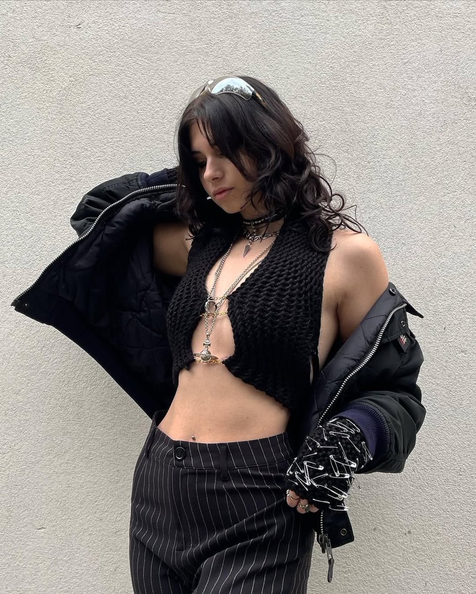 Does he even NEED to say it?

🖤 + 🔄 + 🖼 to be rated by the Cruel Bull.