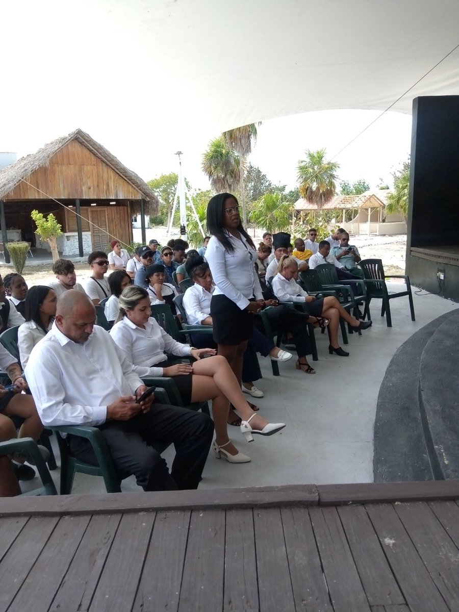 UJCdeCuba's tweet photo. Se desarrolló en la tarde de hoy el activo juvenil del sector del turismo en Cayo Largo del Sur, espacio de amplio debate y exposición de experiencias sobre la labor que allí se realiza y sobre qué más se puede hacer por nuestros jóvenes.
#Cuba 
#SiempreJoven
@MeyvisEstevezE https://t.co/QELLIxaek0