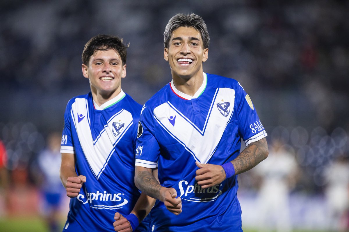 LOS PIBES DE VÉLEZ NO TIENEN CURA 🏭💙

Alvarito 😁 Maher