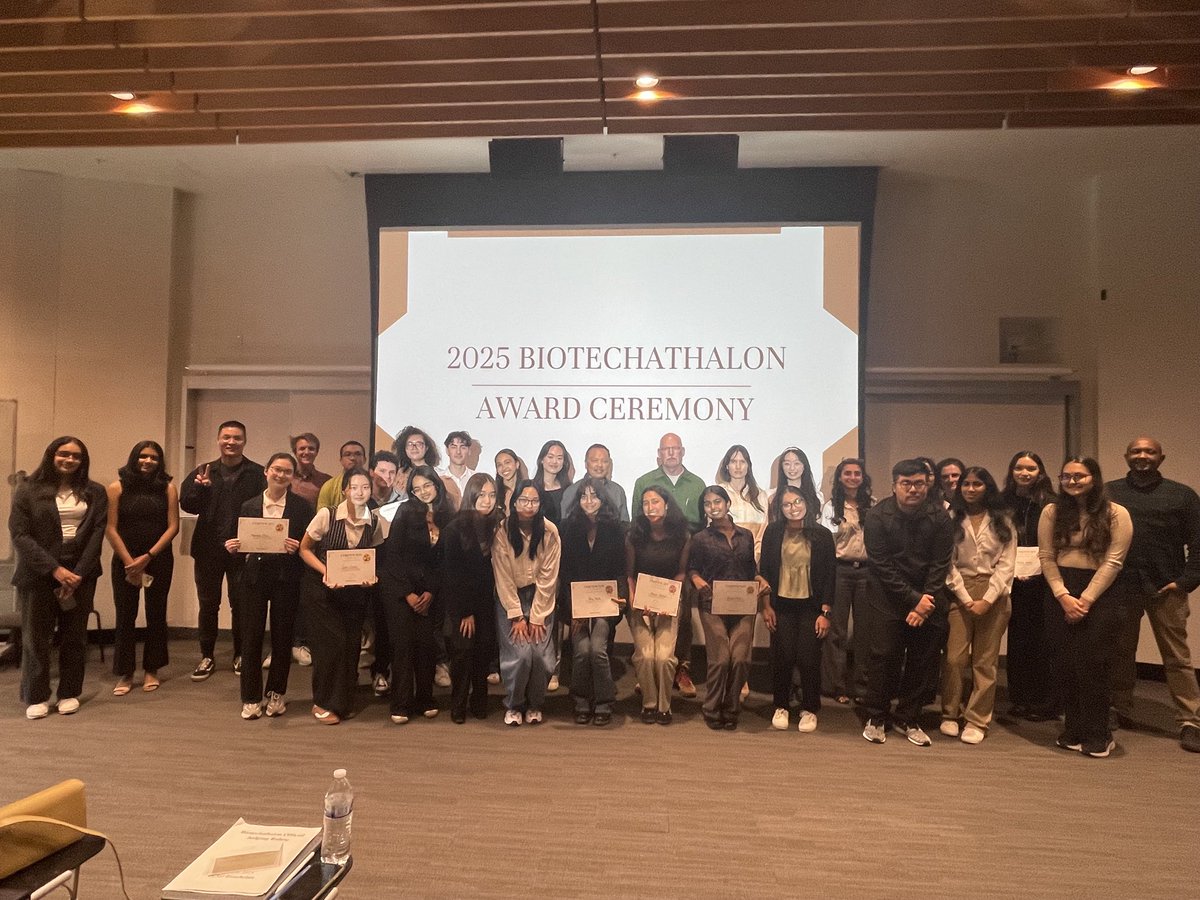 CristiLlorente's tweet image. Honored to judge #Biotechathalon2025, focusing on the microbiome and #digestive diseases. Exciting to see students innovating in these crucial fields! Looking forward to next year’s breakthroughs! 🌱🔬 #Microbiome #UCSanDiego