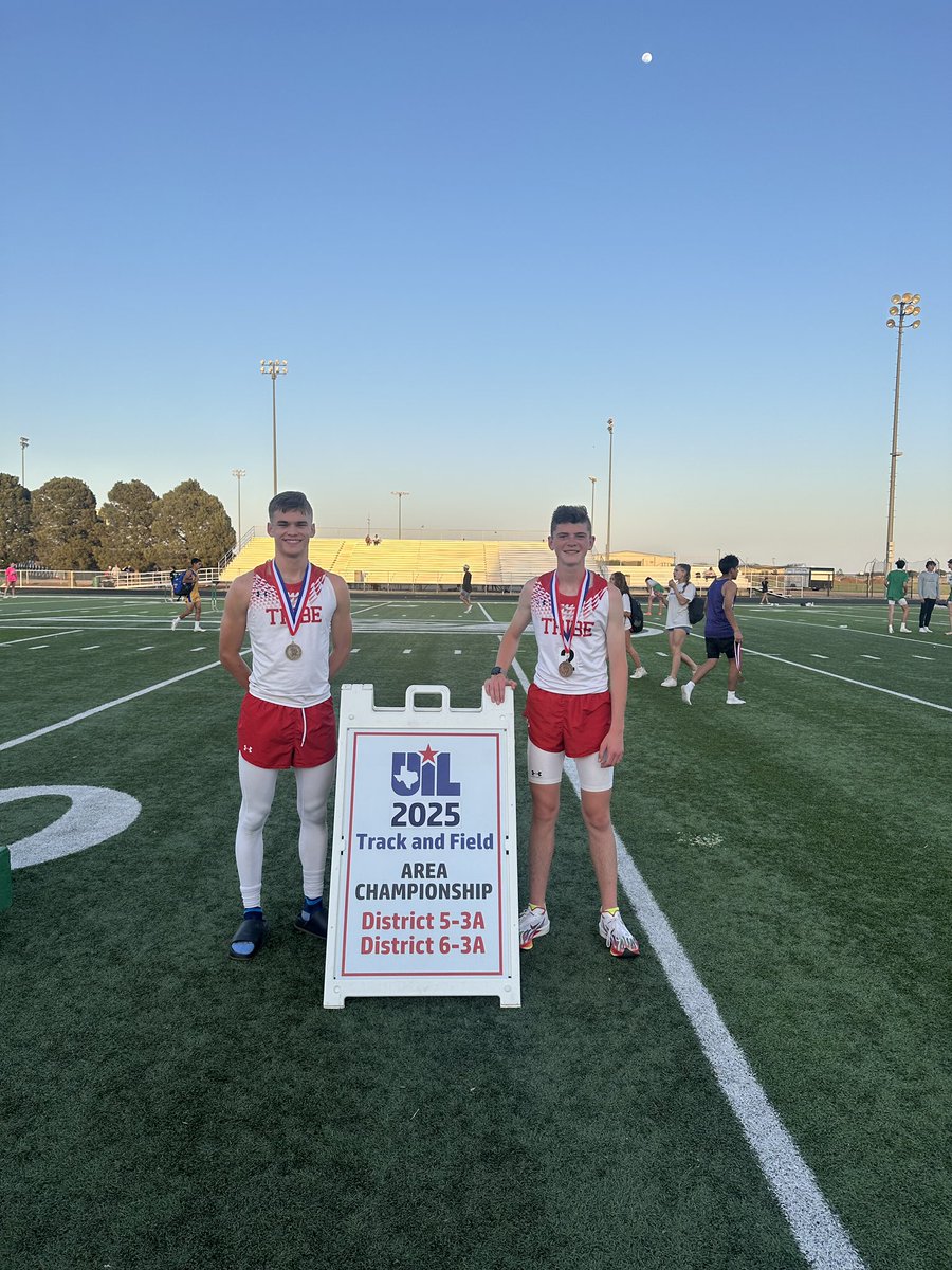 jimned_xctf's tweet photo. Congratulations to K. Pritchard (1st) and C. Kirles (4th) on qualifying for the Regional meet in the 1600m! https://t.co/raIVbWTVBL