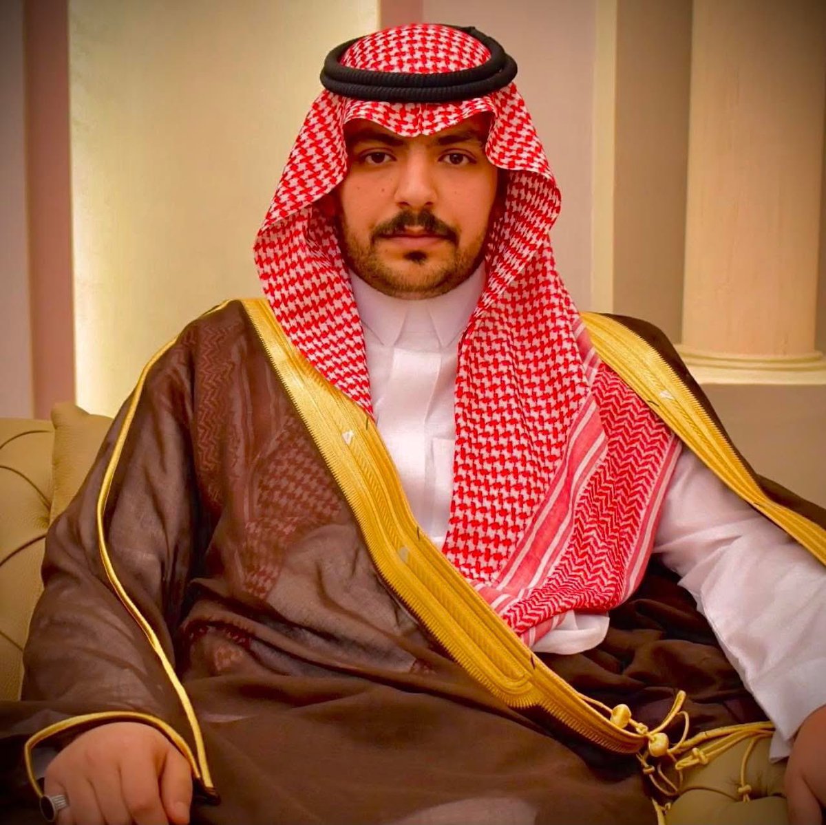 alhiani_'s tweet photo. وثوب العز يوم اني لبسته لايق فيني 
ولا تحتاج روحي للمدايح لجل ازكيها https://t.co/CE7kcHUCUi
