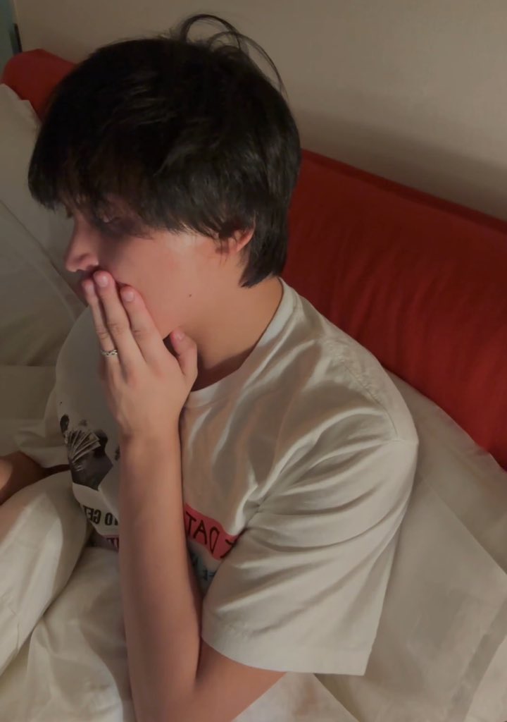 remermarkram's tweet image. สานฝันคนโสดมาก คงจะได้ไปอยุ่ในสตอรี่ประมาณ12739189148 แอค คือเราไม่จำเป้นต้องมีแฟน มีแฮชานคือเราก้ดูไม่โสดละ แกล้งๆลงสตอรี่ให้เพื่อนทักมาถาม อุ้ย ใครอะ แต่ทุกคนจับได้หมดว่าไม่ใช่แฟนกุ เพราะหล่อเกิน จบ