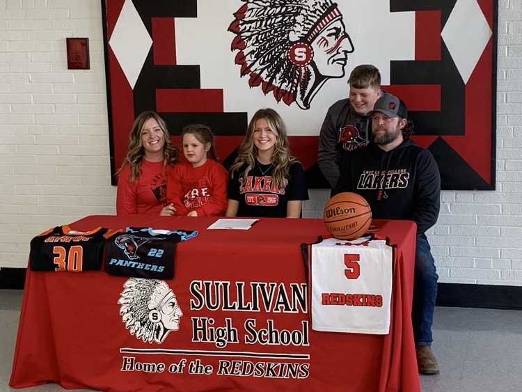 RedskinsAD's tweet photo. A huge shoutout to Emily Miller, who will be continuing her basketball career at Lake Land College next year!

Congratulations Emily! https://t.co/IdX3SbQNdr