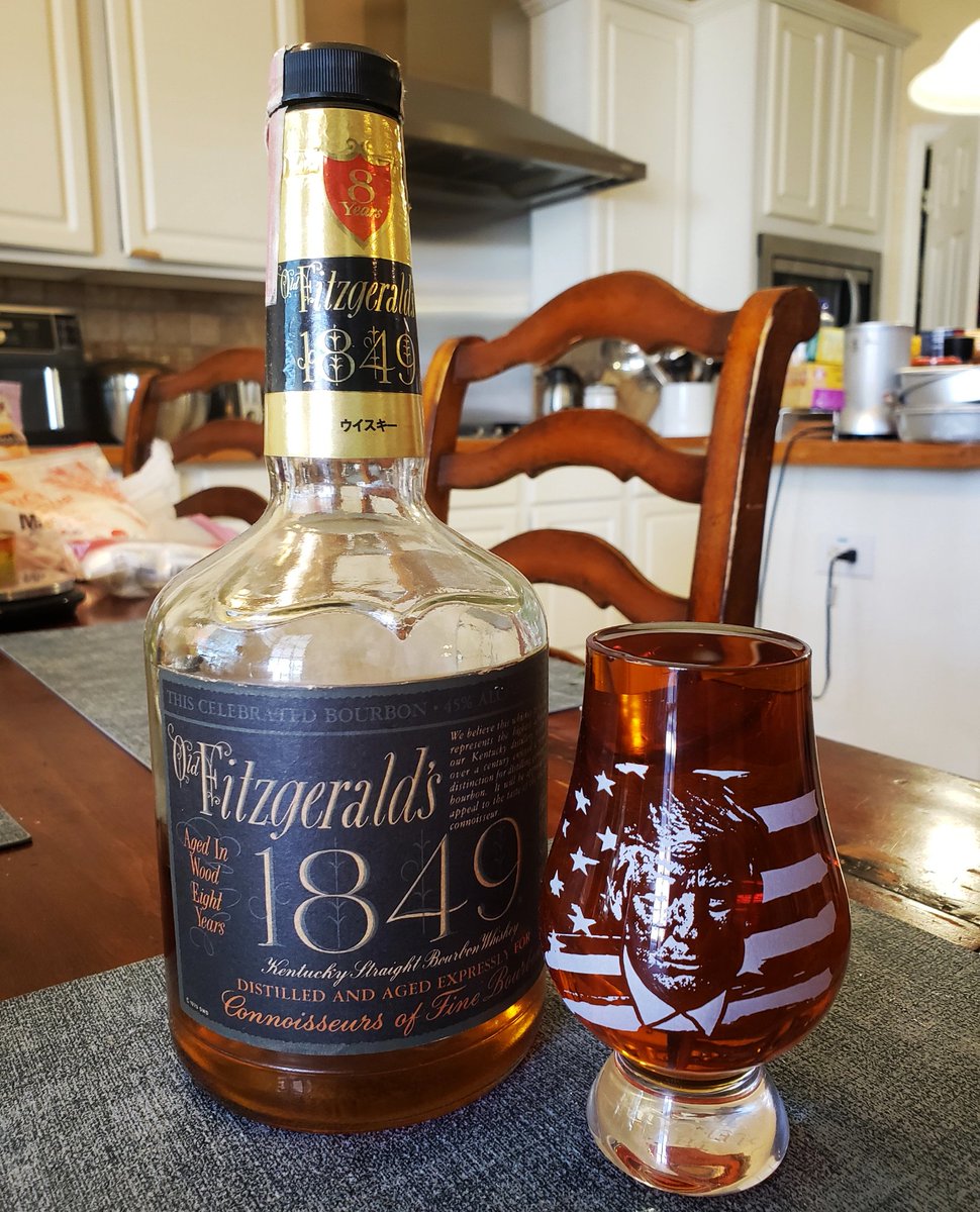ZhouDom's tweet photo. @realDonaldTrump Cheers to the best President this century! #Trump https://t.co/Fan7mEXqKK