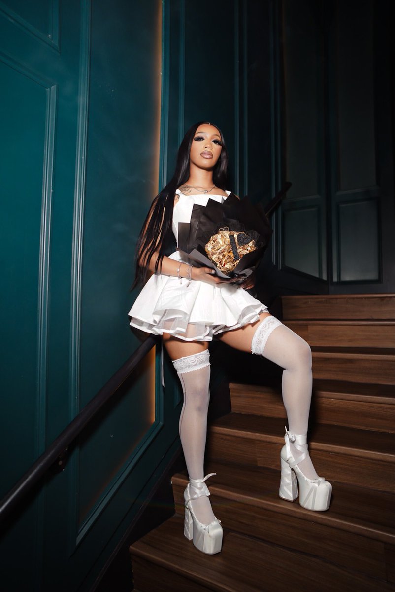 guttakezz's tweet photo. happy cake day to me i felt like a little fairy🧁 https://t.co/MYhpZyYpcD