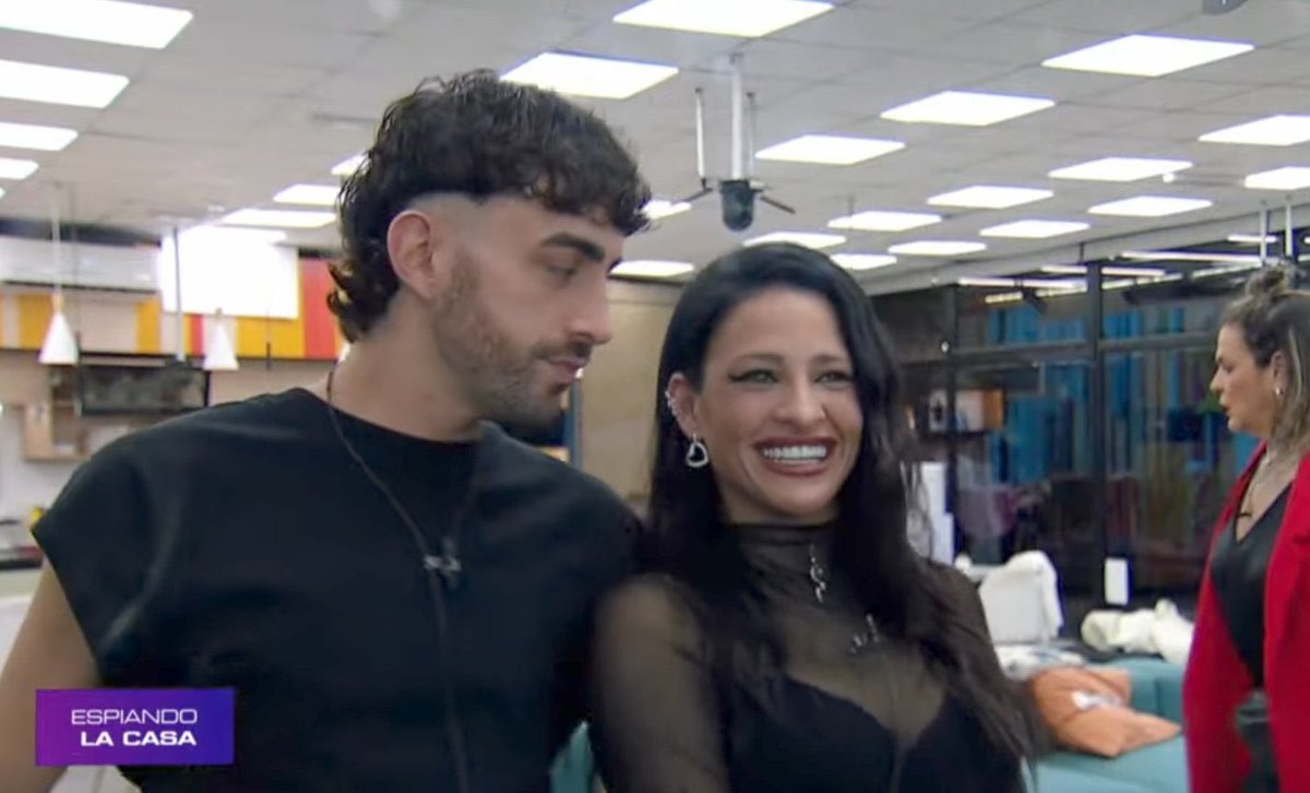 Faacuveron's tweet image. El público de este #granhermano está muy flojo. No puede ser que Chiara y Ulises no estén liderando las encuestas, cuando son los protagonistas de la edición y lo están dando absolutamente todo. Es más, sin dudas merecen su lugar en la final y (para mí) ella coronándose.