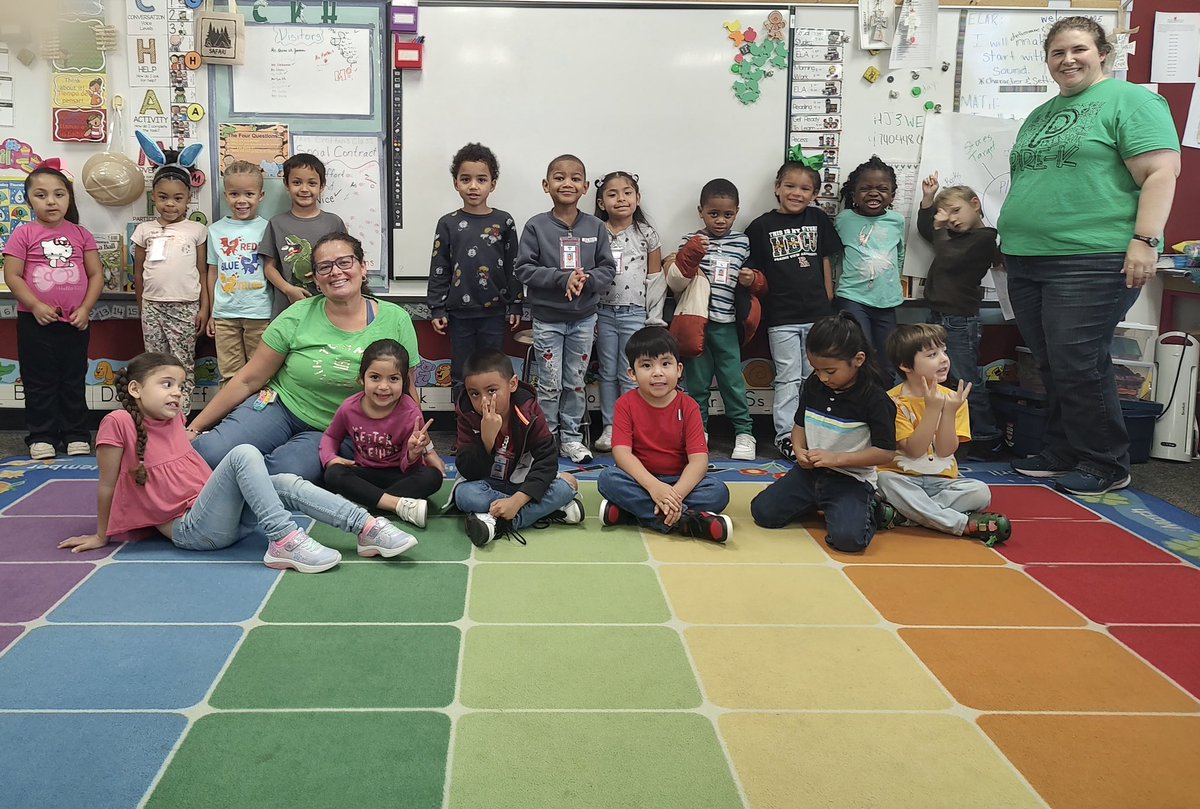 RoyalEarly's tweet image. Shapes Day at RECC! 😀❤️💙▪️🔺🔸#SuccessStartsHereAtRECC #WeAreRoyal #MathAwarenessMonth