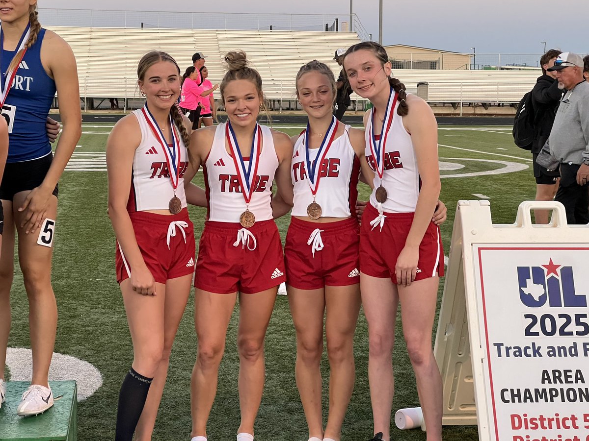 jimned_xctf's tweet photo. Congratulations to the 4X400 team of C. Lawson, S. Yarbrough, R. Hicks, and L. Milligan for qualifying for the Regional meet! https://t.co/1hLCMGZIXV