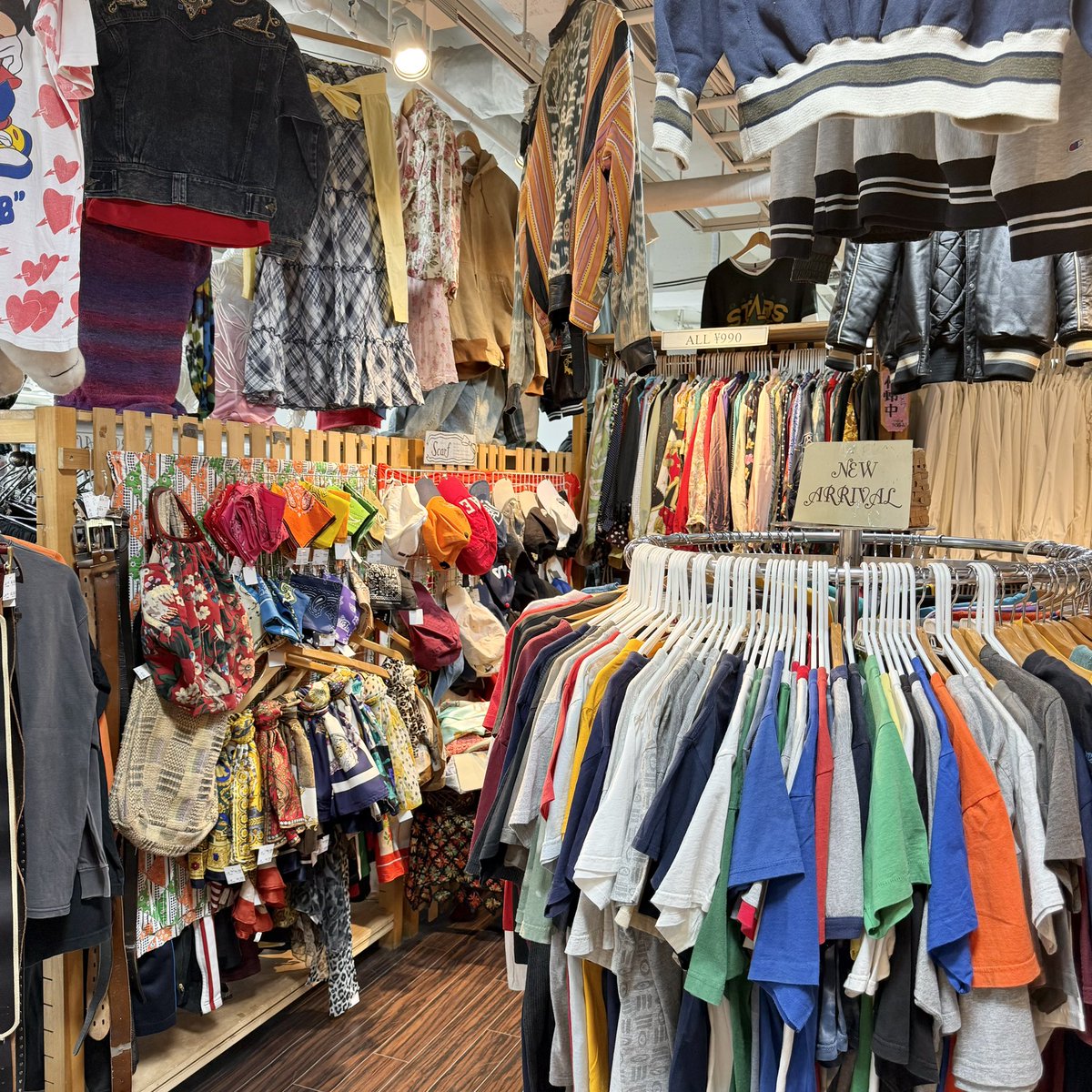 3neko_sendai's tweet photo. 3びきの子ねこ仙台店オープン🐈♡
夏物アイテムも少しずつですが入荷しております🐠✨
本日もご来店お待ちしております！ https://t.co/83qDIvXI49