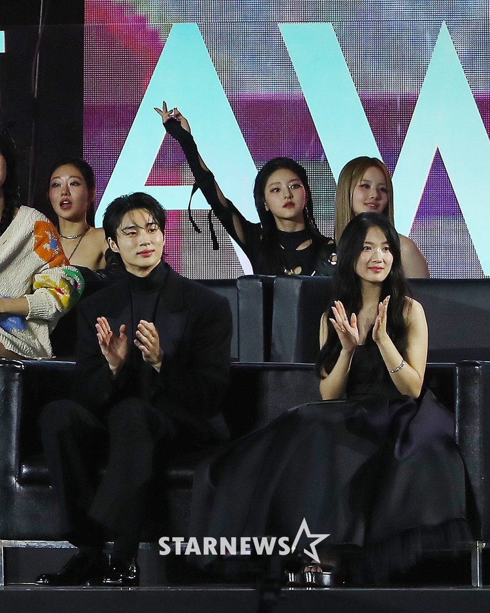 kdramasverse's tweet photo. [Article] Kim Hye Yoon & Byeon Woo Seok reunion at ASEA 2025 

Byeon Woo Seok will be attending the 2nd day os ASEA 2025 on 29th May and Kim Hye Yoon will be MC-ing on the 2nd day of ASEA. 

Round 2 of ASEA 2025 votings have begun. 

ASEA 2025 First Round Winners:   
Fan Choice Artist - Actress: Kim Hye Yoon 
Fan Choice Artist - Actor: Byeon Woo Seok 
Fan Choice Couple - Lovely Runner:  Kim Hye Yoon & Byeon Woo Seok   

Fan Choice Character - Lovely Runner: Kim Hye Yoon

🔗https://t.co/g8WgIA6ElX

#LovelyRunner #변우석 #김혜윤 #KimHyeYoon #ByeonWooSeok