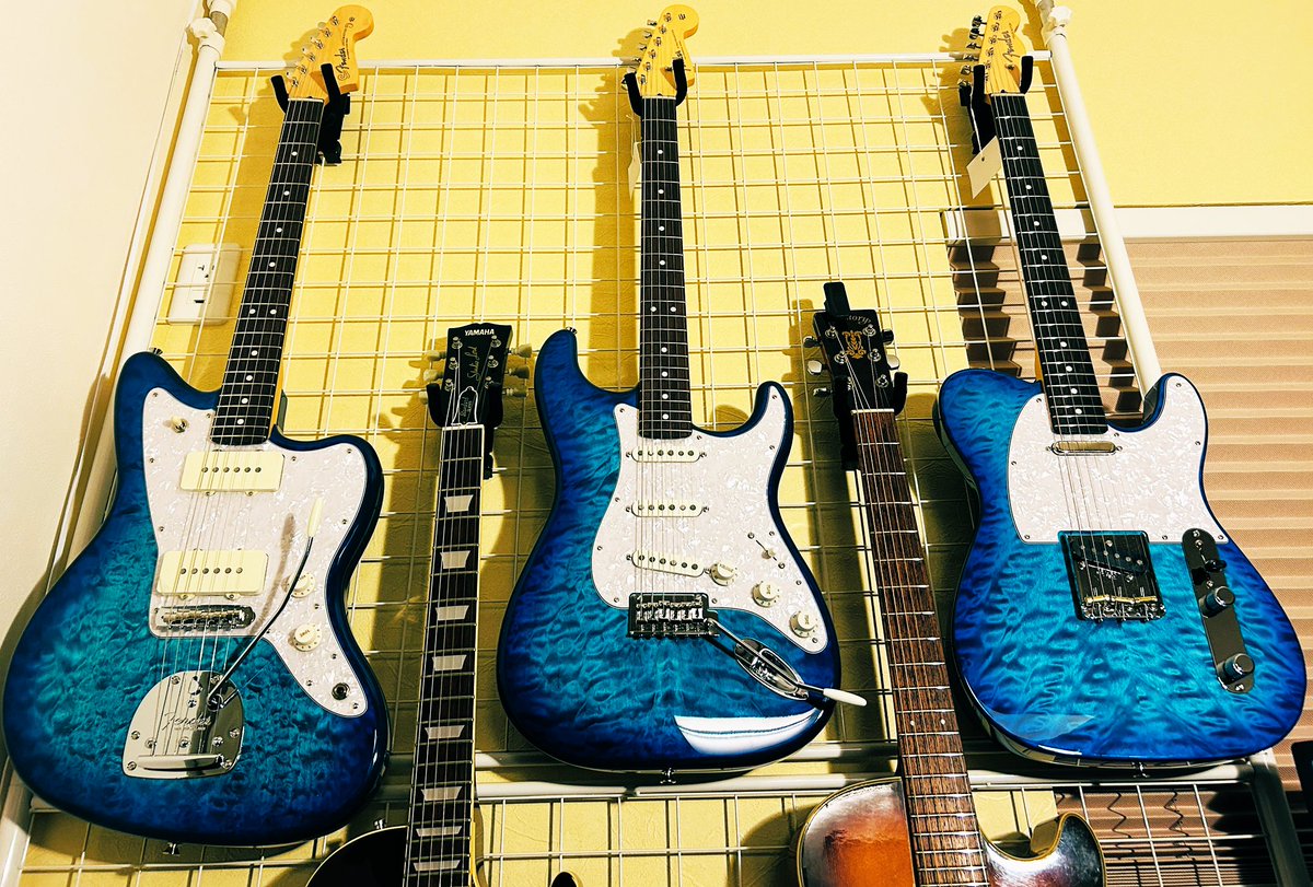 cameramantomsan's tweet photo. やっと揃った!
大満足!
眼福!!
また余裕があればいつかベースも(◜ᴗ◝ )
#mynewgear
#Fender
#hybrid2
#Japan
#エレキギター https://t.co/6i0IK9WqaH