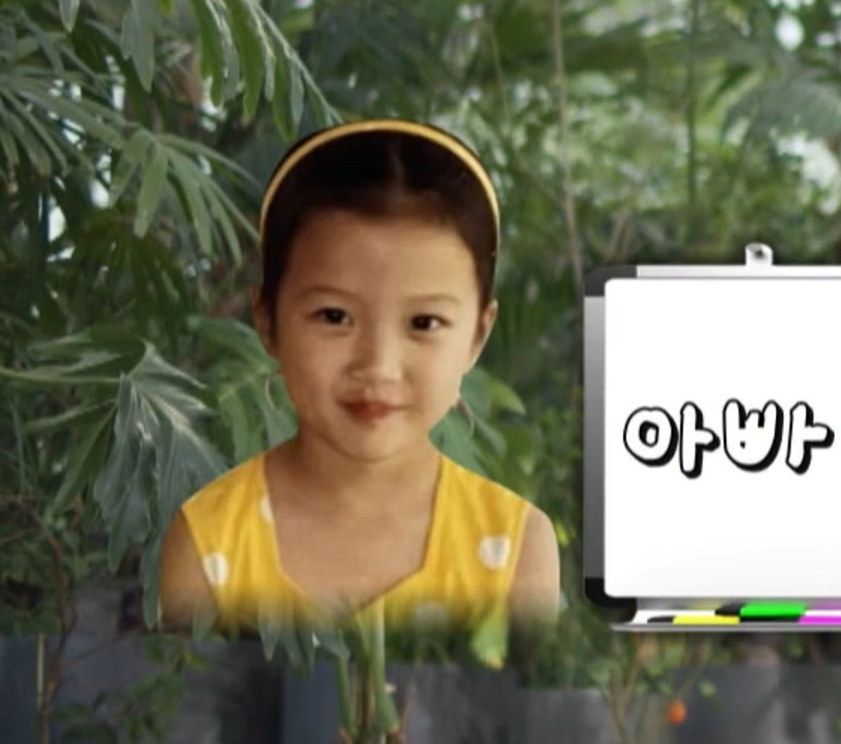 moonliebe_'s tweet photo. kayoung's childhood photos are so endearing 🥹 https://t.co/MceTQgiomH