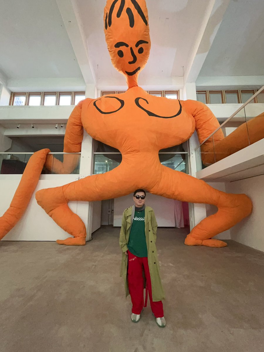 Nicky_Meng_'s tweet photo. 丹麦文化中心新展《映影》于2025年4月2日正式开幕。来自中国和丹麦的五位艺术家Benny Brankovic、Signe Emma、谢蓉、邓筱、Thomas Knak从“看见与被看见”出发，展开了一场关于身份认同与自我呈现的跨文化对话。本次展览由五位中丹两国艺术家联袂呈现，
#艺术 #展览 #丹麦 #艺术家 #art https://t.co/lnyjJG5YSx