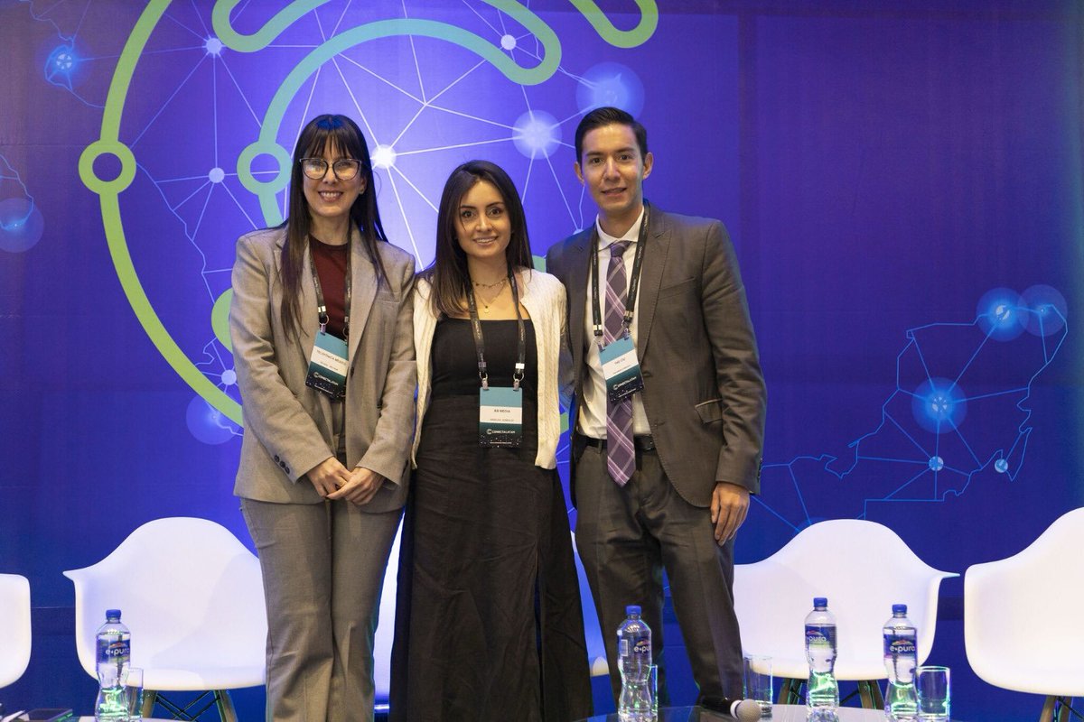 TelefonicaMX's tweet image. Hoy en #ConectaMéxico, Yeliska Molinar habló sobre cómo construimos relaciones de confianza desde la tecnología:
 
“En Movistar México apostamos por la IA con ética, empatía y responsabilidad. El equilibrio entre tecnología y lo humano es clave”.
Muchas gracias por el espacio