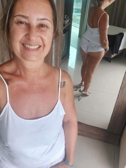 Mayasoarees's tweet photo. Tenho só 45 anos!     
Será que já estou velha? 
seja sincero     
Panela velha que faz comida boa?🤭 https://t.co/syObpDJcMp