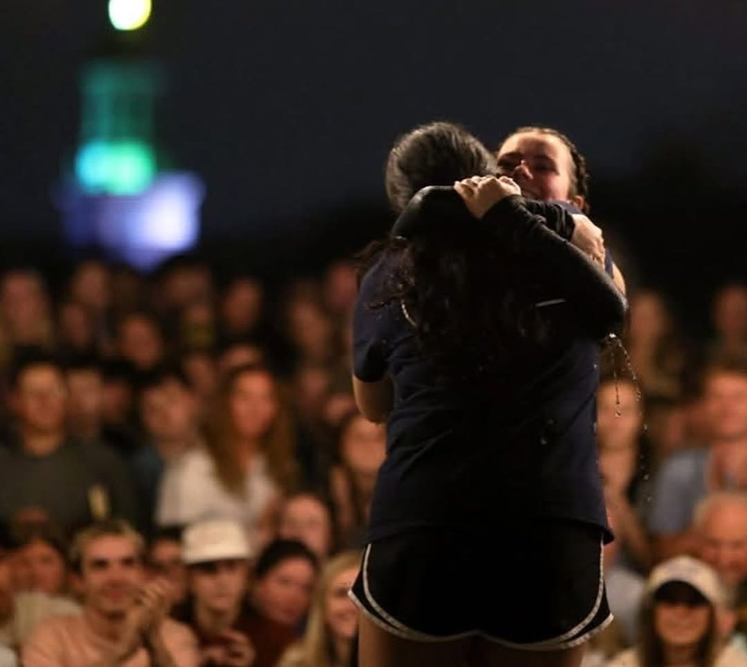 Un avivamiento está surgiendo en los campus de EE.UU.
En Baylor, miles de estudiantes oraron por 72 horas seguidas en el evento #FM72, buscando el corazón de Dios. ¡Jesús está tocando vidas!
#Avivamiento #OraciónContinua #JóvenesParaCristo