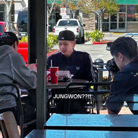 the first time we see enhypen in US strolling around and its JAYWON 🥲🤍