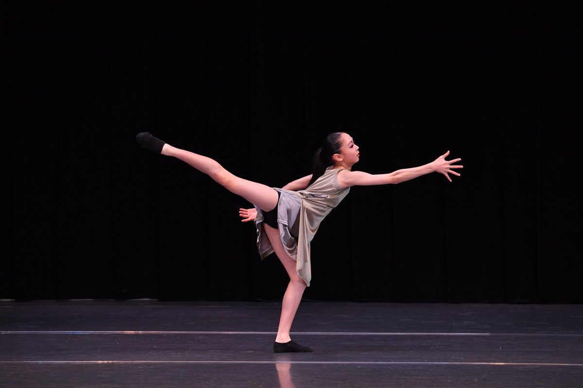 fukuokaKIDC's tweet image. KIDC2025
コンテンポラリーダンスソロジュニアA部門第1位
大岩根 千優莉
振付
平田 友子
(鹿児島県 バレエスタジオ22クラシック&amp;amp;コンテンポラリー)

©️ @yoshimasa_kikuchi 

#kidc2025 #1位
#コンテンポラリーダンス 
#contemporarydance