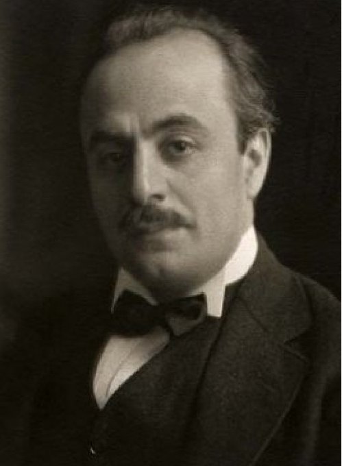 Antonio79B's tweet photo. "Le esigenze dell'uomo mutano, ma non il suo amore, né il suo desiderio che sia l'amore a soddisfarle".

Oggi nel 1931 moriva il #poeta e pittore #KahlilGibran.

@feltrinellied.

#10aprile. https://t.co/JAHtwqjQCr