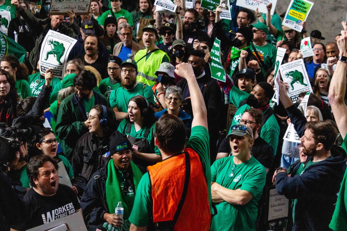 Jacquelyn Jimenez Romero🇲🇽 (@journojacquelyn) on Twitter photo Photos of the protest that erupted today at WA Capitol. Outraged state workers slam Gov. Ferguson over furlough plan. Story by <a href="/dospueblos/">Jerry Cornfield</a> <a href="/GoldsteinStreet/">Jake Goldstein-Street</a>
washingtonstatestandard.com/2025/04/09/pro… Photos of the protest that erupted today at WA Capitol. Outraged state workers slam Gov. Ferguson over furlough plan. Story by <a href="/dospueblos/">Jerry Cornfield</a> <a href="/GoldsteinStreet/">Jake Goldstein-Street</a>
washingtonstatestandard.com/2025/04/09/pro…