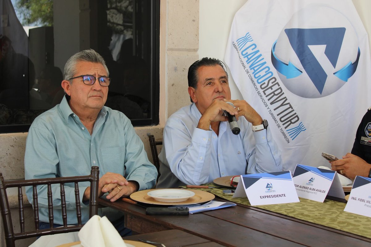 Llevamos a cabo sesión extraordinario de consejo, presidida por nuestro Pdte. Ing. Fidel Villanueva

En la primera parte, nos acompañaron de @difcoahuila, brindaron información de lo que será la próxima #CopaGobernador, evento deportivo que se realizará con fines benéficos. 
1/3