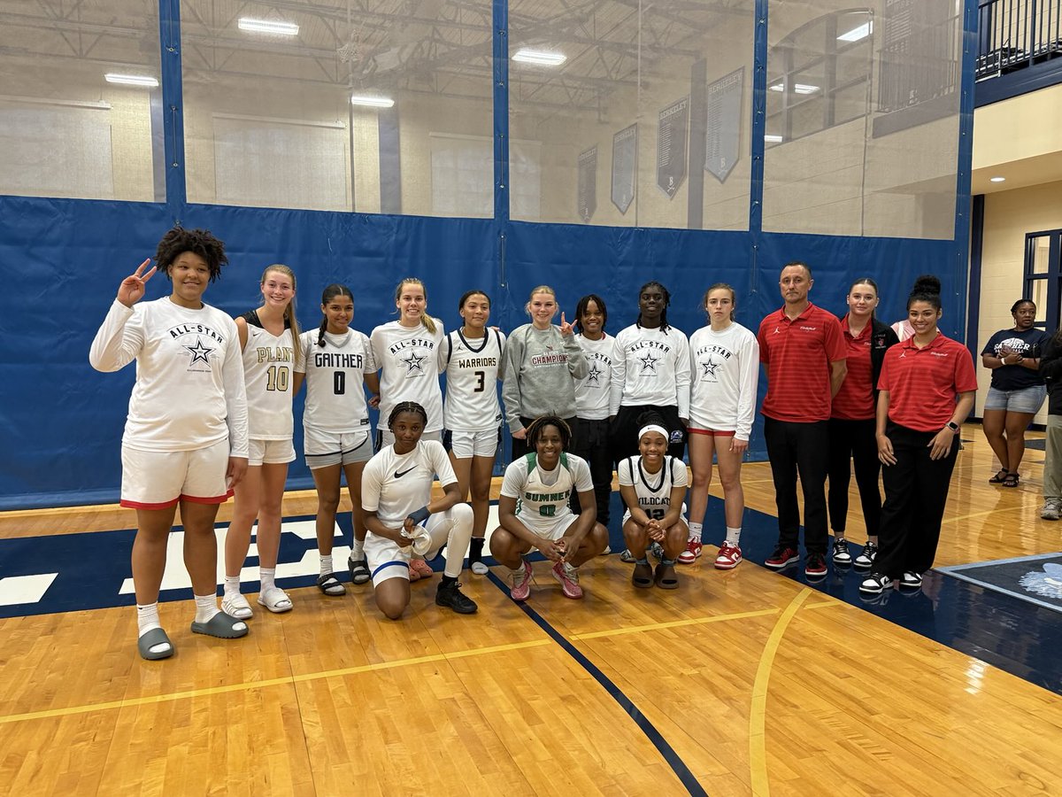 Hard fought game tonight between Hillsborough and Pinellas County Girls 🏀 Congrats to Pinellas for coming out on top. Love the orange ball ❤️