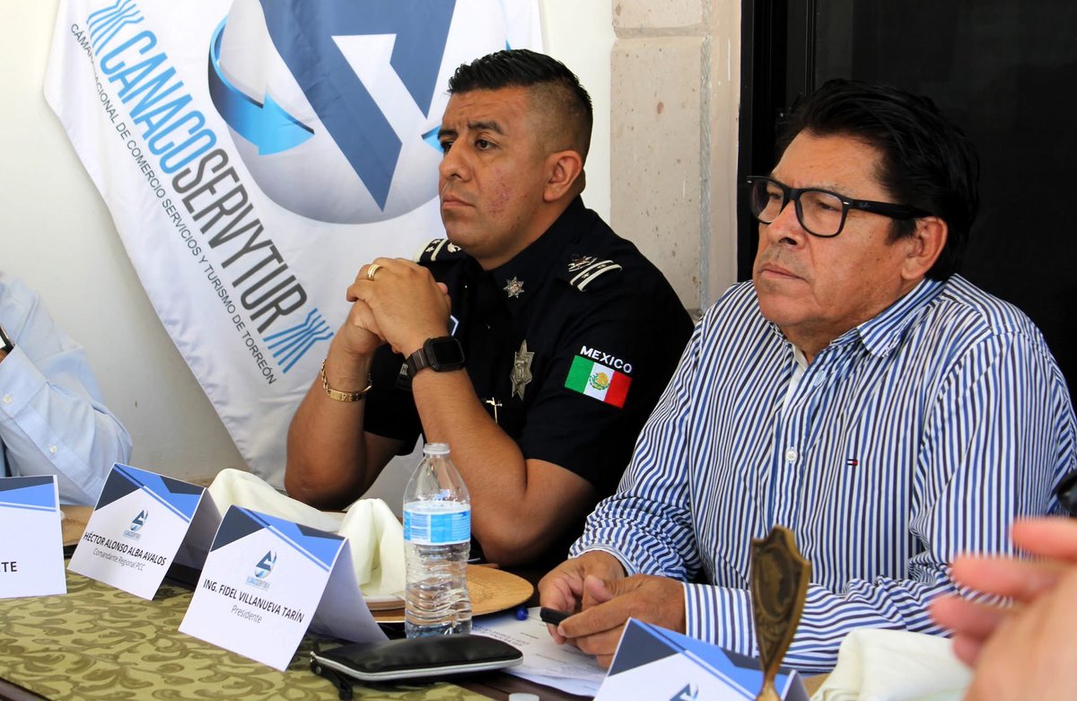 También nos acompañaron, el Mtro. Carlos Rangel Delegado de la Fiscalía del Estado de Coahuila Laguna l, y a el Cmte Héctor Alba de la PCC, con el objetivo de fortalecer la coordinación entre autoridades y sector empresarial para mejorar la seguridad en nuestra ciudad. 
 2/3