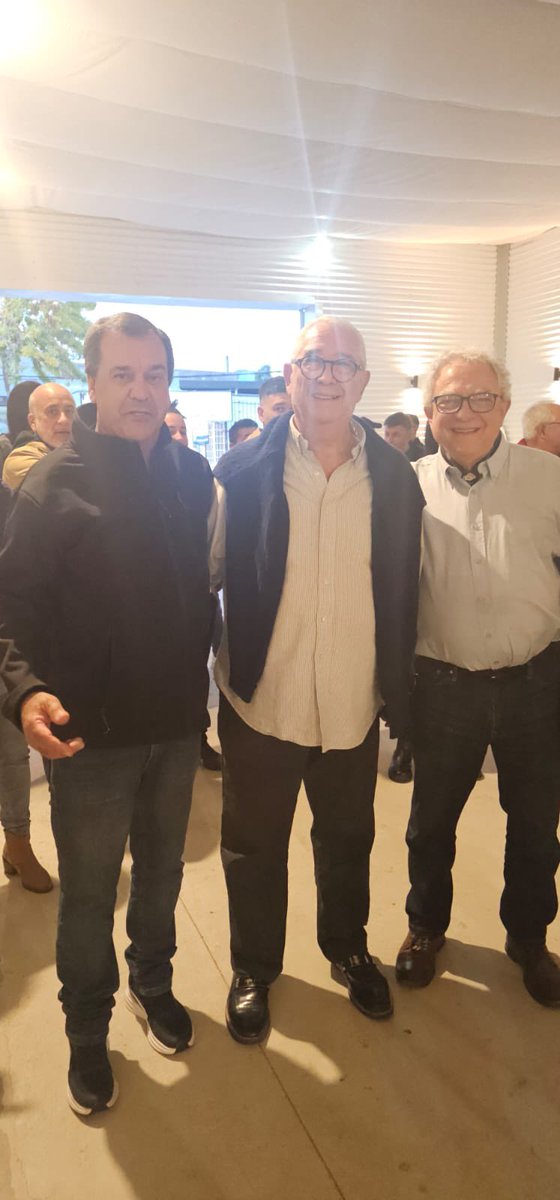 BorsariLuis's tweet photo. Bienvenido Sergio Puglia al equipo de Rodrigo Blas! Desde la #Lista71 te damos la bienvenida a este desafío compartido: trabajar por lo mejor para Maldonado. #RodrigoPuede
Este 11 de mayo, en #Maldonado, votá la #Lista71: Luis Borsari a la Junta Departamental. #RodrigoIntendente https://t.co/cIfBueHR6l