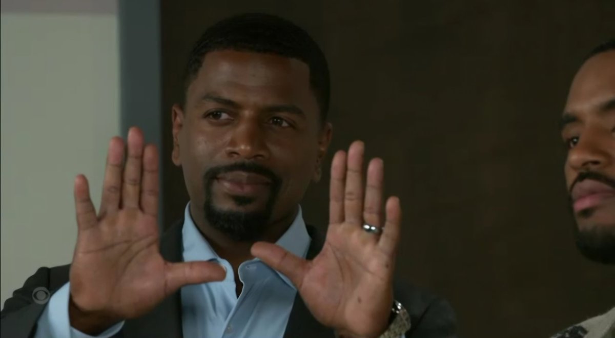 iamMauriceJ's tweet image. Sorry #TurtleneckTed Ted fans. The good doctor opted for the oxford today 😜😎 

#DrTed #TurtleneckTed #BeyondTheGates #wardrobe #FashionTrends