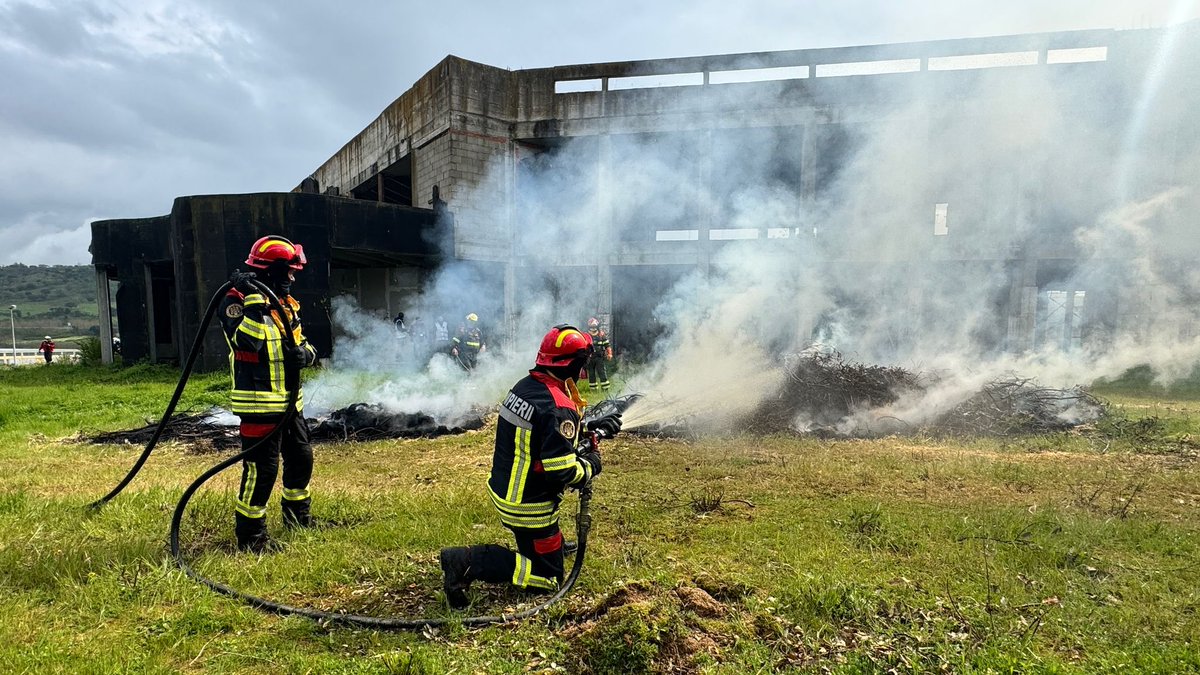 EU Civil Protection & Humanitarian Aid 🇪🇺 (@eu_echo) on Twitter photo A fast-spreading wildfire in Sardinia 🇮🇹 is the scenario of a large-scale <a href="/euromodex/">APELL-Euromodex</a> exercise.
Teams from 🇬🇷🇦🇹🇧🇬🇷🇴🇸🇮🇸🇰 are training together under the #EUCivilProtection Mechanism to boost preparedness and cooperation in fighting wildfires. A fast-spreading wildfire in Sardinia 🇮🇹 is the scenario of a large-scale <a href="/euromodex/">APELL-Euromodex</a> exercise.
Teams from 🇬🇷🇦🇹🇧🇬🇷🇴🇸🇮🇸🇰 are training together under the #EUCivilProtection Mechanism to boost preparedness and cooperation in fighting wildfires.