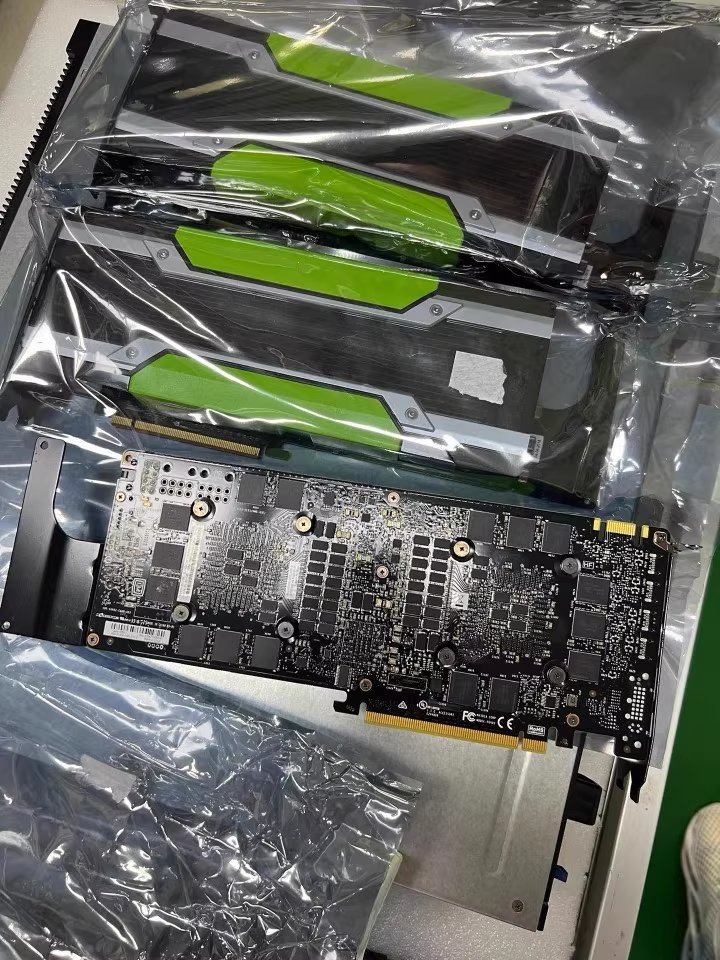 Grand_IT_Tech's tweet image. Refurbished Tesla M60 16GB GPUs to our client in Europe! 🚛⚙️
Fully tested, carefully packed, and ready for heavy workloads.
Performance doesn’t always need to come brand new — quality refurb is smart business. 💼
#TeslaM60 #RefurbishedGPUs #ITreseller #TechSuppliers #DataCenter