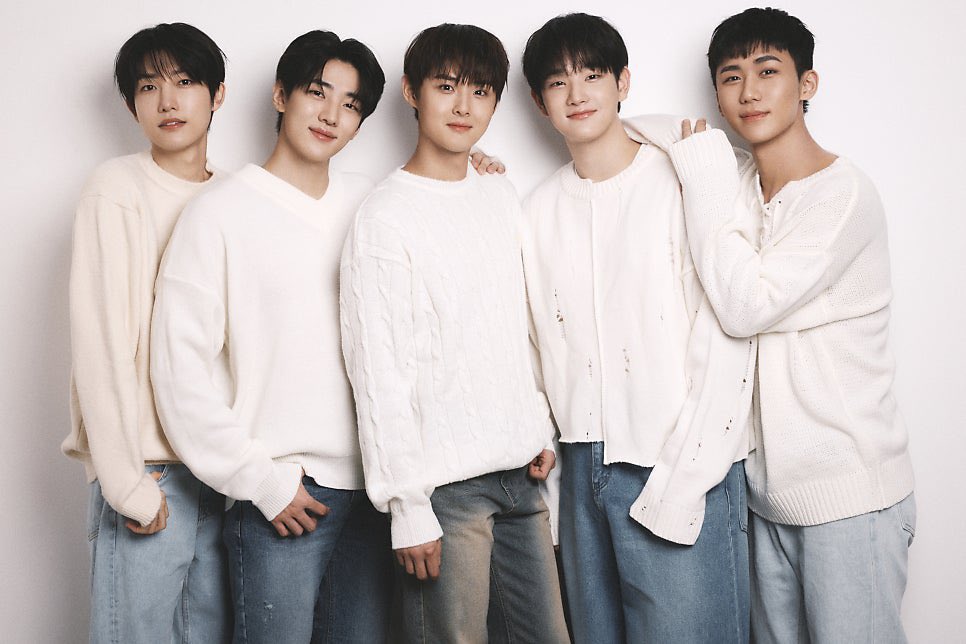 jaechatn's tweet photo. We walked into the studio in cozy whites but brought all the color ourselves. From the peace signs to the playful smirks, this isn’t just a photo; it’s a snapshot of who we are right now. Five different vibes, one heartbeat. https://t.co/0oSgxg3EvJ